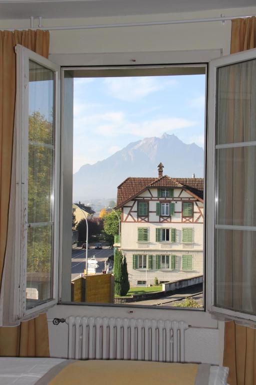Gasthaus Zum Kreuz Meggen Oda fotoğraf